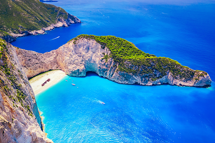 Zakynthos-Insel in Griechenland, bekannt für ihre schönen Strände und beeindruckenden Klippen.